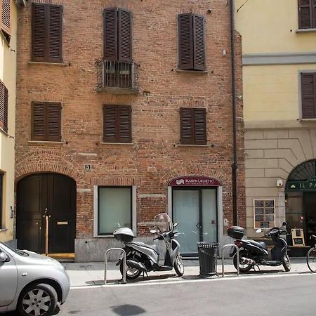 Hidden Retreat - Duomo Apartment Милано Екстериор снимка