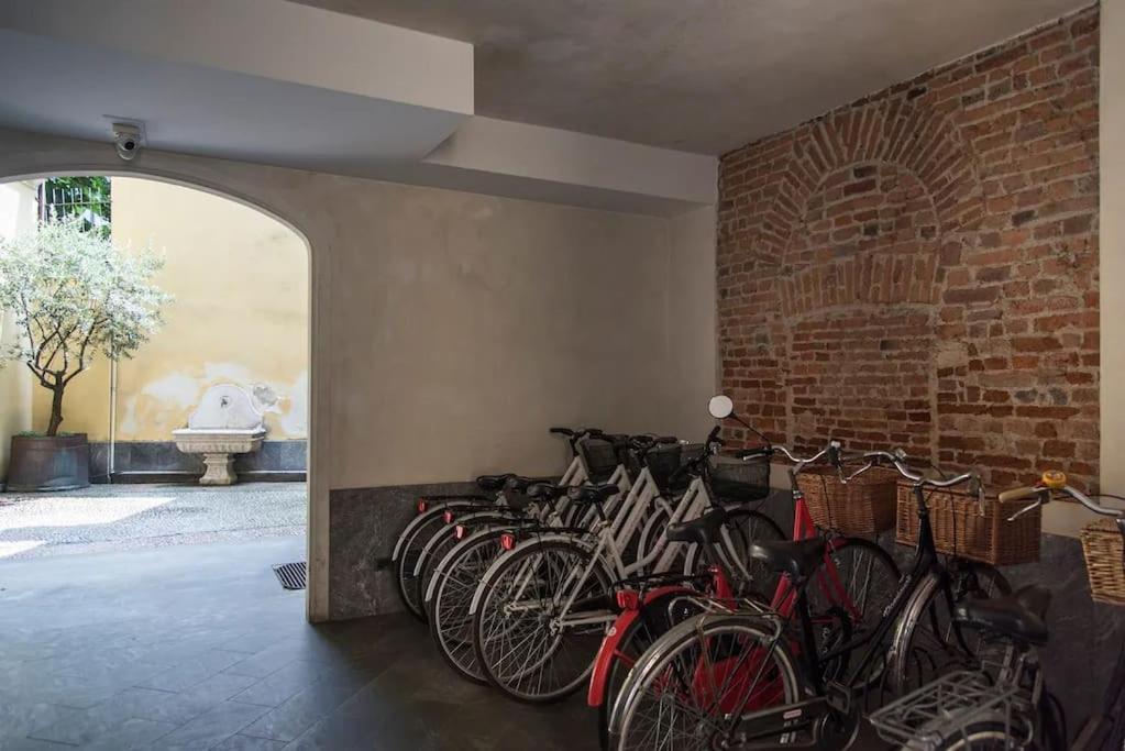Hidden Retreat - Duomo Apartment Милано Екстериор снимка