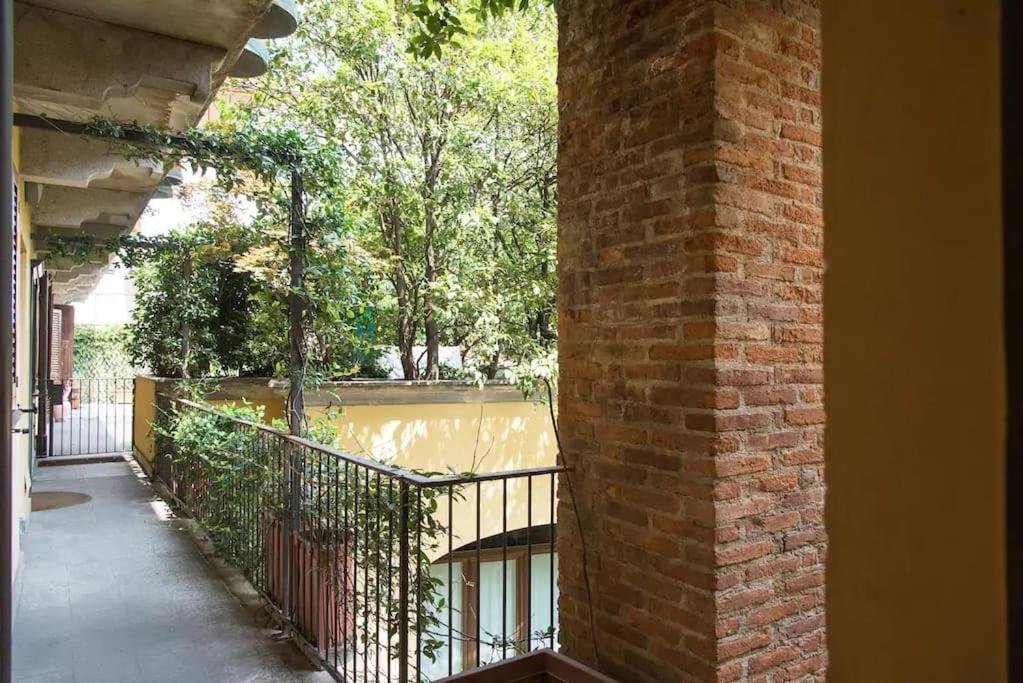 Hidden Retreat - Duomo Apartment Милано Екстериор снимка