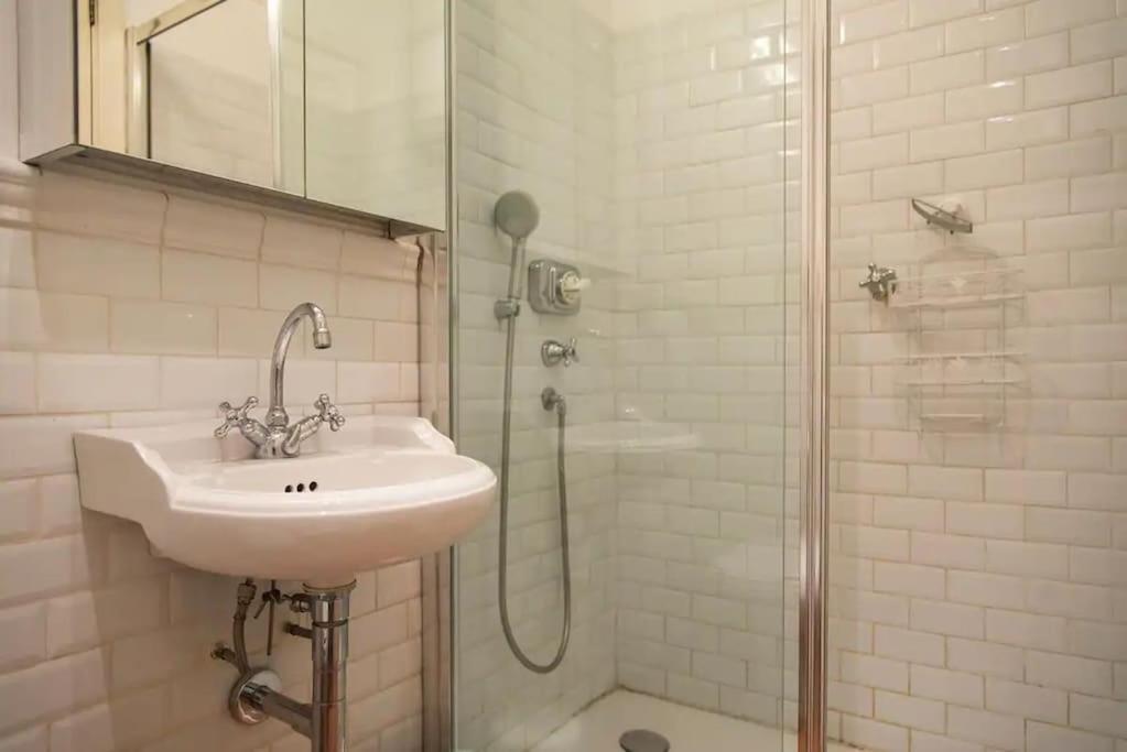 Hidden Retreat - Duomo Apartment Милано Екстериор снимка