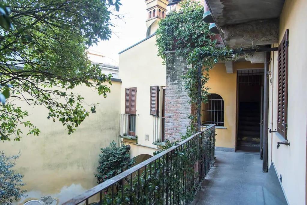 Hidden Retreat - Duomo Apartment Милано Екстериор снимка